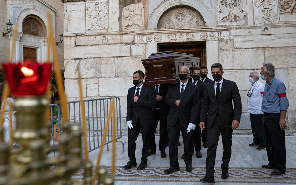 Μίκης Θεοδωράκης: Από τις 10 έως τις 7 σήμερα το λαϊκό προσκύνημα-2