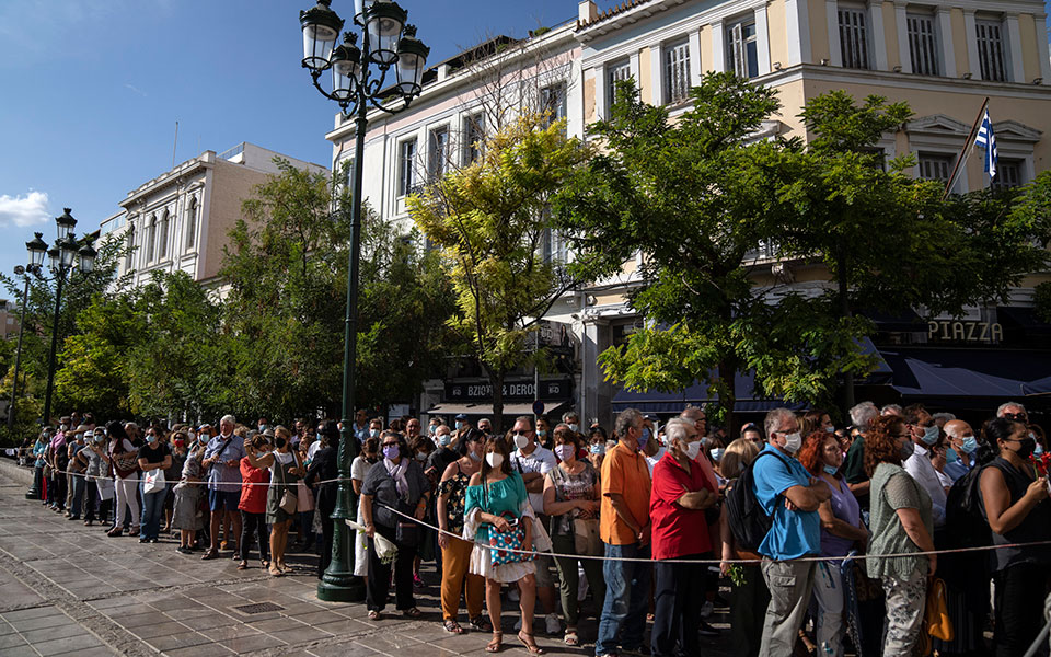 Μίκης Θεοδωράκης: Από τις 10 έως τις 7 σήμερα το λαϊκό προσκύνημα-3