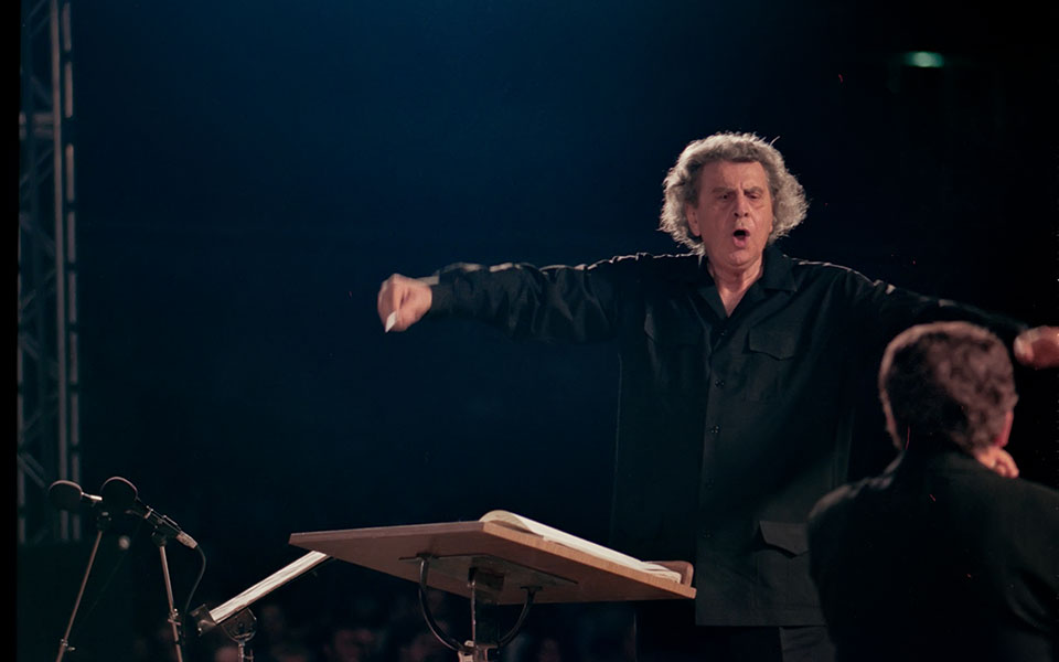 μίκης-θεοδωράκης-έφυγε-μια-κολώνα-το-561483364