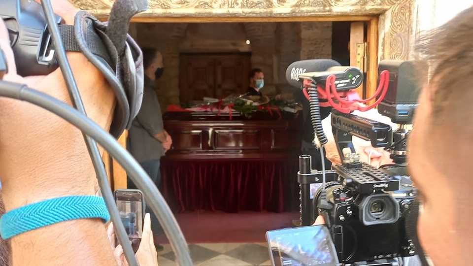 Μίκης Θεοδωράκης: Τελευταίο αντίο με ένα λουλούδι και πολύ τραγούδι-1