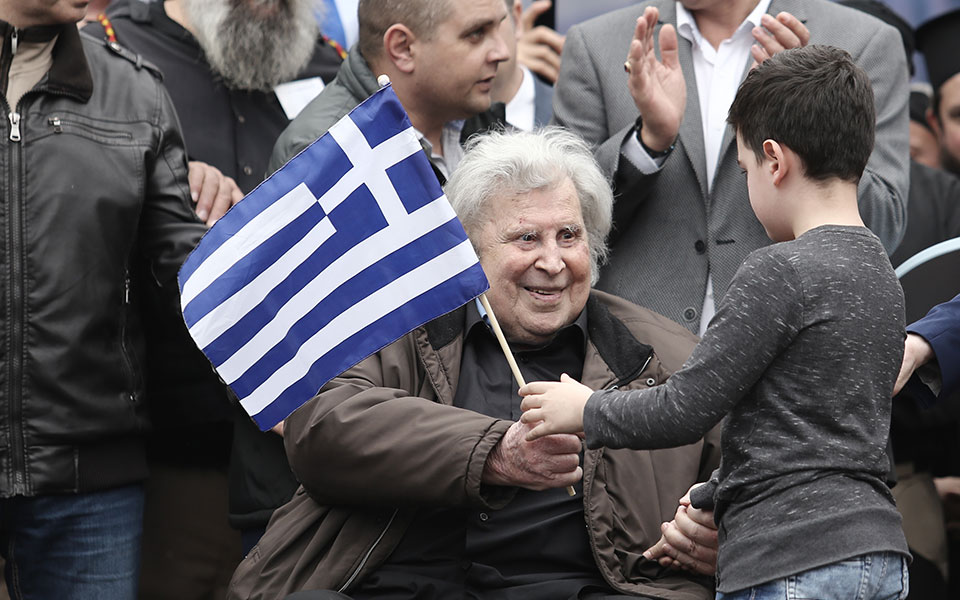 καραμανλής-αποχαιρετούμε-με-συγκίνη-561483478