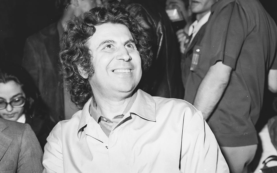 συγκίνηση-για-την-απώλεια-του-μίκη-θεο-561483610