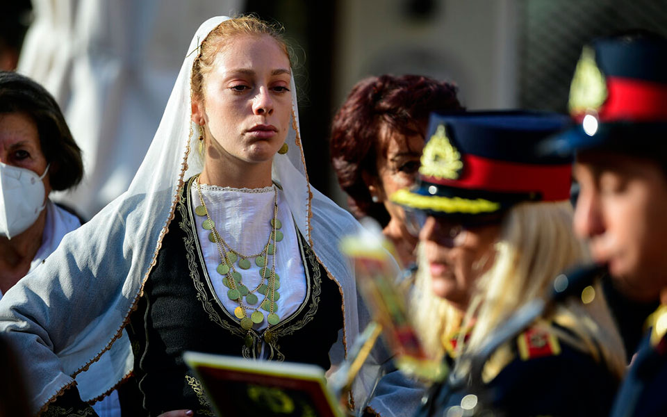 Κηδεία Μίκη Θεοδωράκη: Αποχαιρετισμός με ριζίτικα στον Γαλατά Χανίων-14
