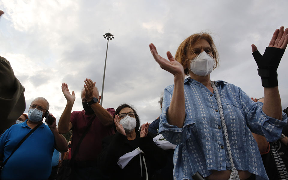Μίκης Θεοδωράκης: Η Κρήτη υποδέχεται τον μεγάλο Έλληνα συνθέτη – Στα Χανιά η σορός του-4