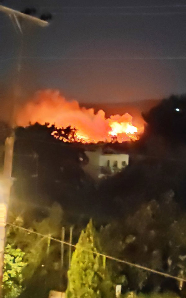 Φωτιά στη Νέα Μάκρη: Χωρίς ενεργό μέτωπο, πολλές διάσπαρτες εστίες-2