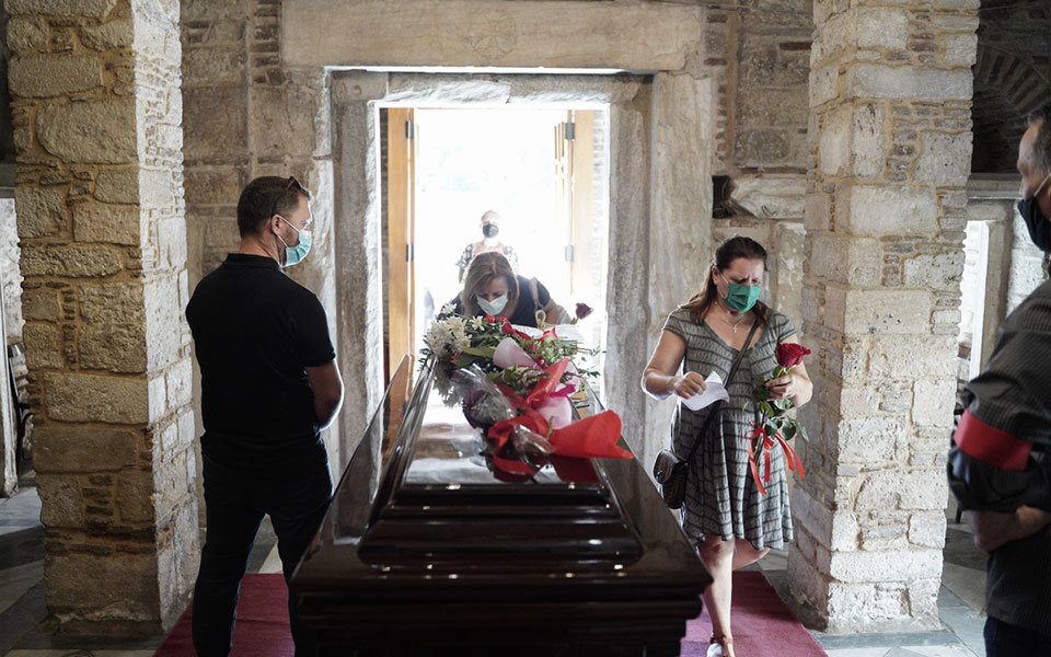 μίκης-θεοδωράκης-τελευταίο-αντίο-με-έ-561488500