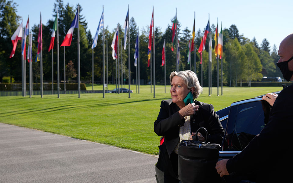 ολλανδία-παραιτήθηκε-και-η-υπουργός-ά-561503023