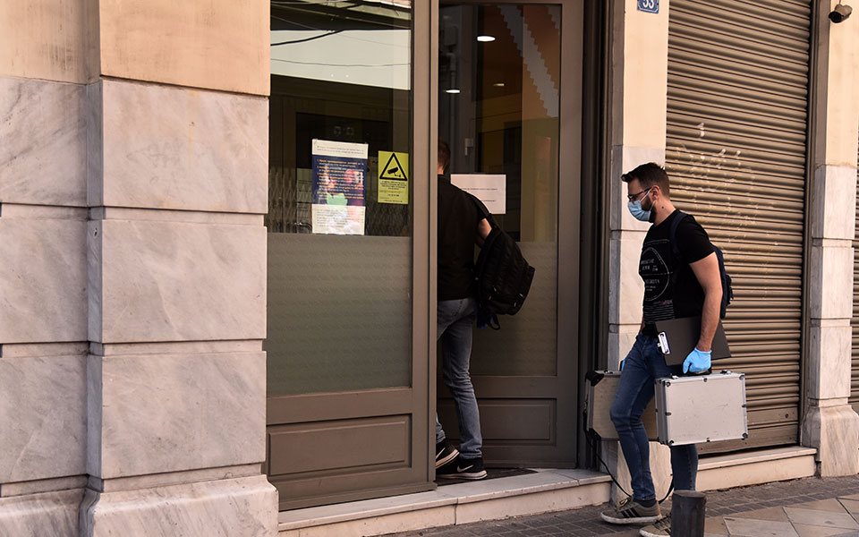 Ληστεία στη Μητροπόλεως: Πώς έγινε η σύλληψη του υπόπτου με τον βαρύ οπλισμό-2