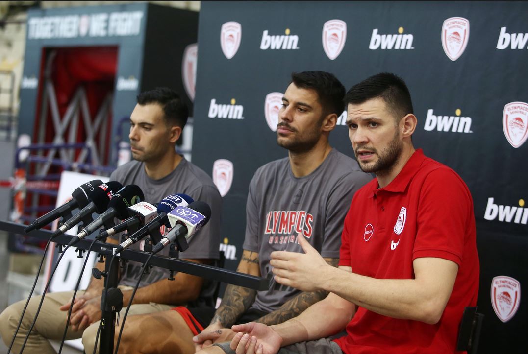 αρχίζει-το-ματς-για-τον-ολυμπιακό-στο-μ-561516556