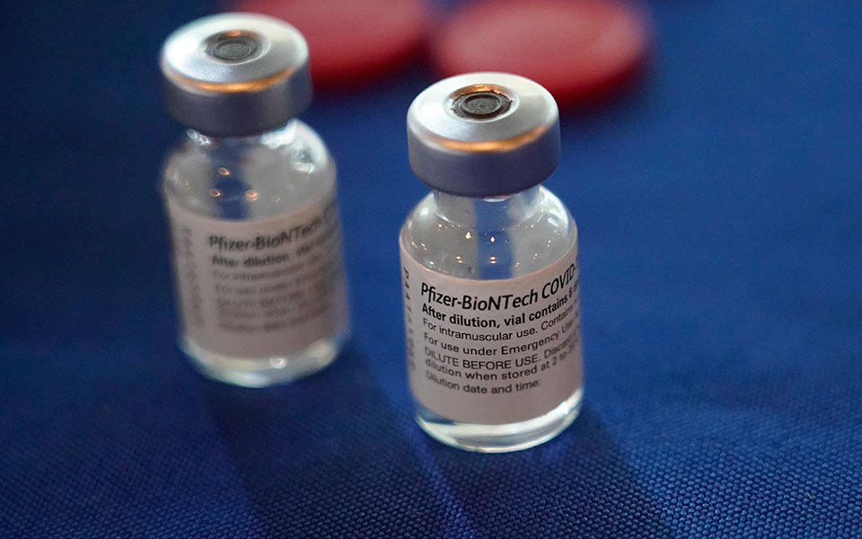 Pfizer vs Moderna: «Το σφυρί και η βαριοπούλα»-1