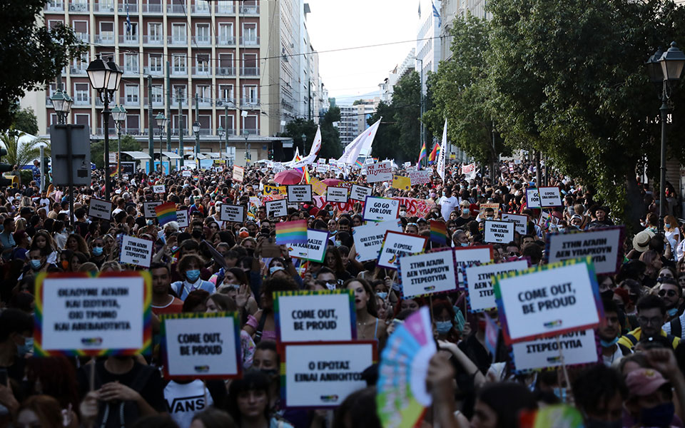 athens-pride-ολοκληρώθηκε-η-πορεία-προς-τη-βουλή-561495700