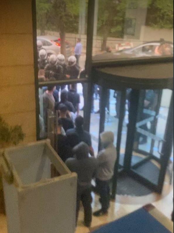 Ρουβίκωνας: 23 προσαγωγές μετά την καταδρομική στο υπουργείο Περιβάλλοντος-5