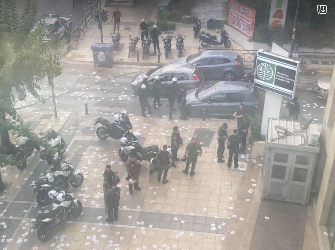 Ρουβίκωνας: 23 προσαγωγές μετά την καταδρομική στο υπουργείο Περιβάλλοντος-7