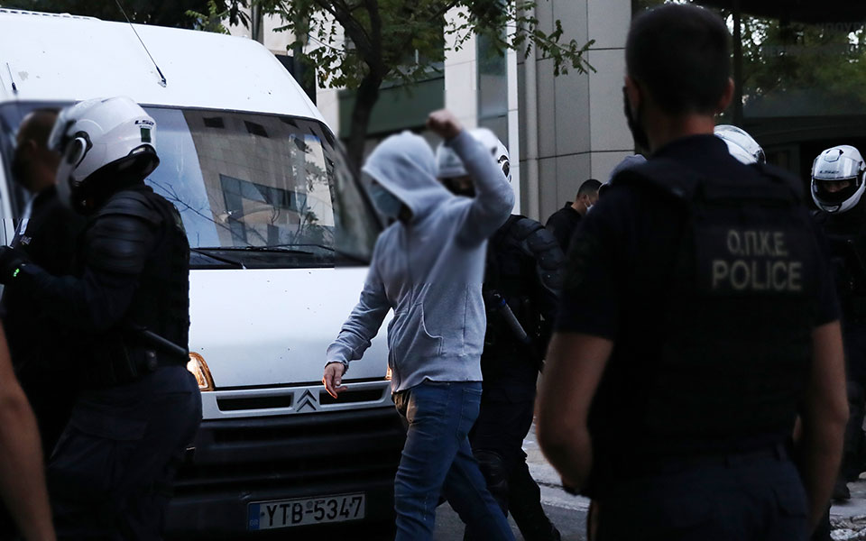 Ρουβίκωνας: 23 προσαγωγές μετά την καταδρομική στο υπουργείο Περιβάλλοντος-1