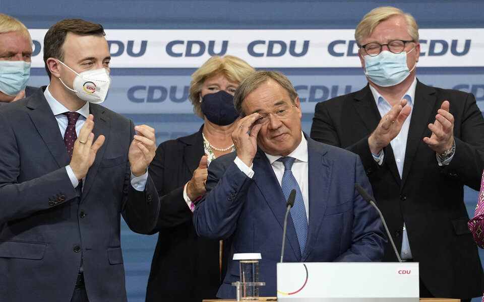 αρμίν-λάσετ-η-χώρα-χρειάζεται-μια-κυβέ-561513577