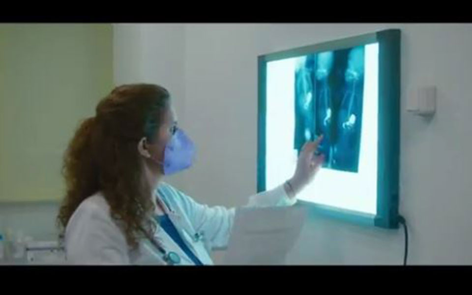 σποτ-για-τον-εμβολιασμό-των-παιδιών-ηλ-561490045