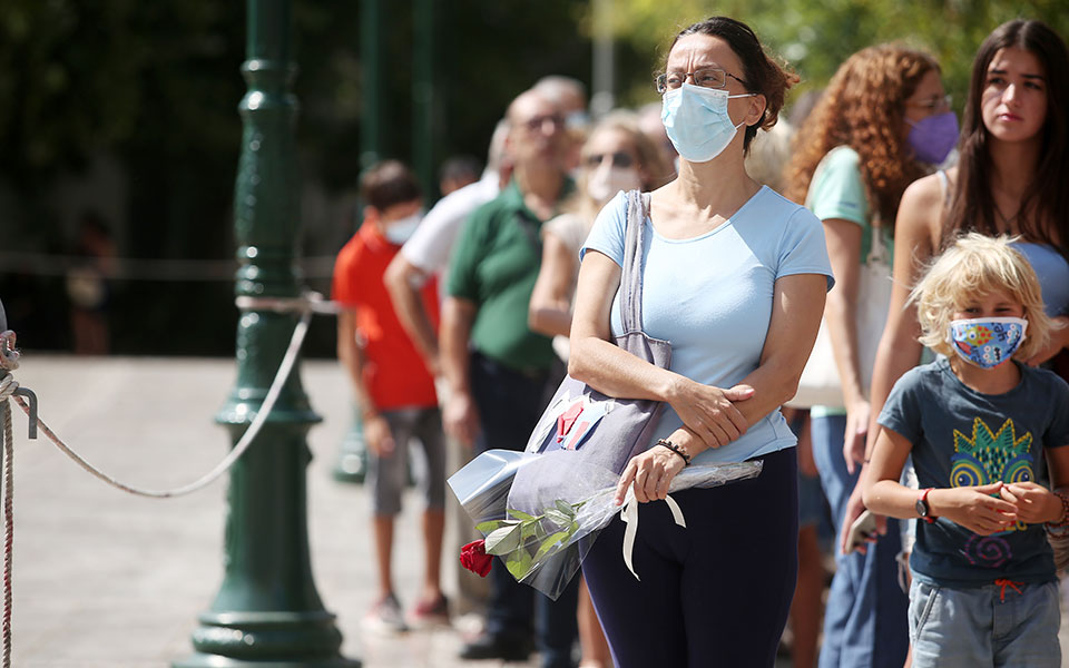 μίκης-θεοδωράκης-σε-κλίμα-συγκίνησης-561489970