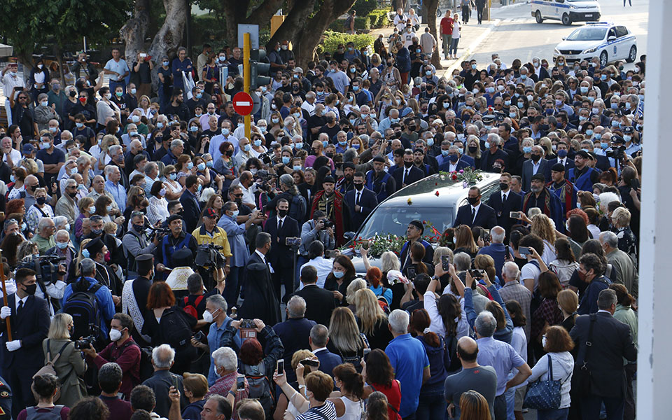 μίκης-θεοδωράκης-η-κρήτη-αποχαιρετά-τ-561491926