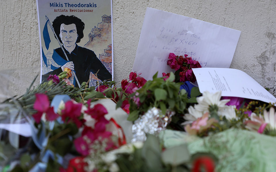 προτομή-και-οδός-με-τον-όνομα-του-μίκη-θ-561487084