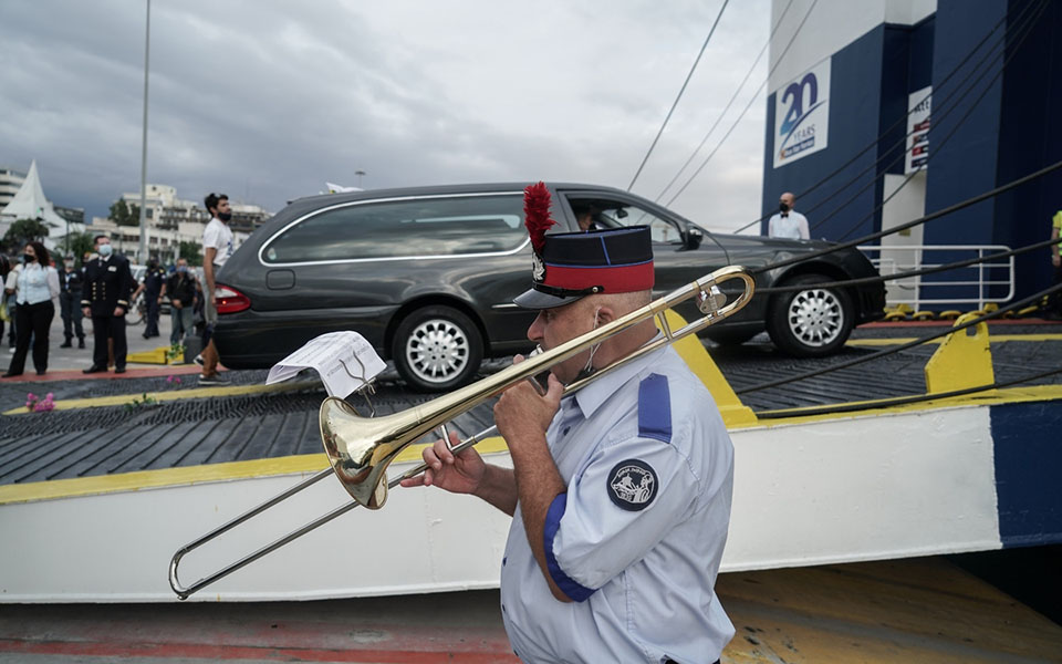 μίκης-θεοδωράκης-η-κρήτη-υποδέχεται-τ-561491740