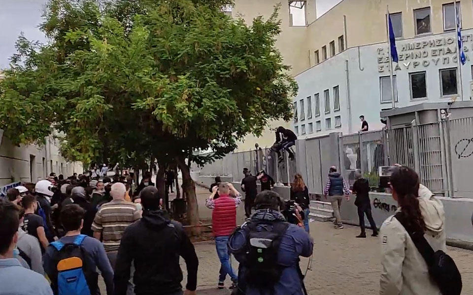 θεσσαλονίκη-νέα-άγρια-επεισόδια-στο-ε-561517093