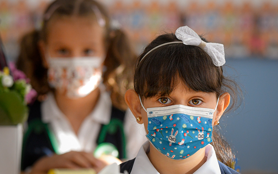 κορωνοϊός-ανησυχία-για-την-έξαρση-στα-561505750