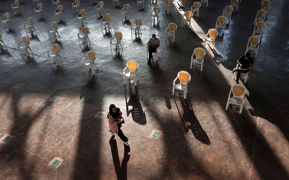 κορωνοϊός-πλανήτης-δύο-ταχυτήτων-στα-561507391