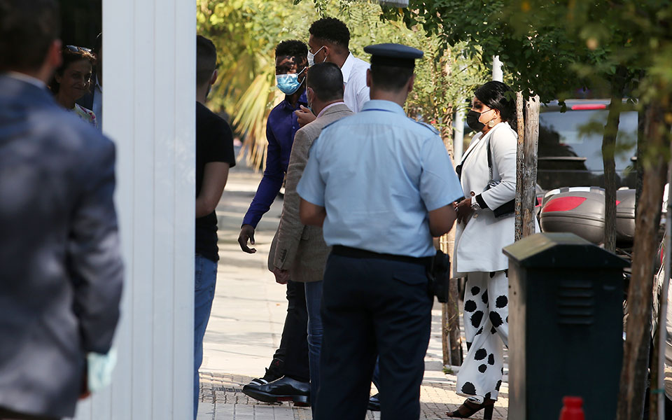 Στο Μαξίμου οι Αντετοκούνμπο για την τελετή πολιτογράφησης-2