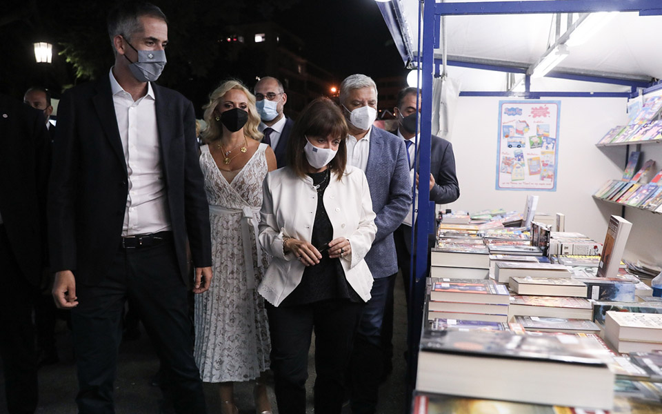 κ-σακελλαροπούλου-στο-49ο-φεστιβάλ-βιβλ-561488527