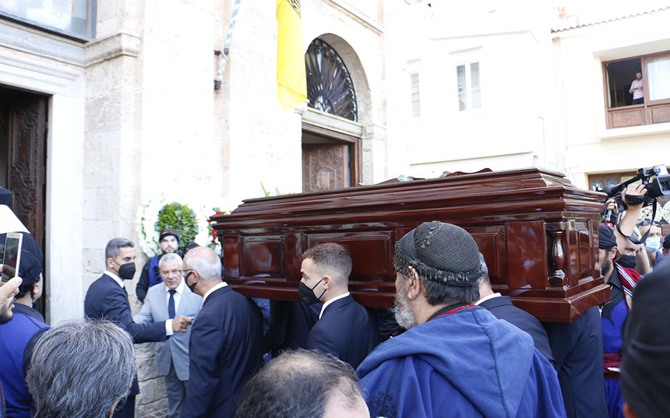 Μίκης Θεοδωράκης: Η Κρήτη αποχαιρετά τον σπουδαίο μουσικοσυνθέτη – Σε λαϊκό προσκύνημα στα Χανιά η σορός-2