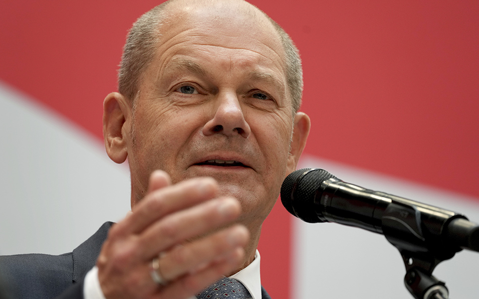 σολτς-για-επαφές-με-πράσινους-και-φιλε-561527041