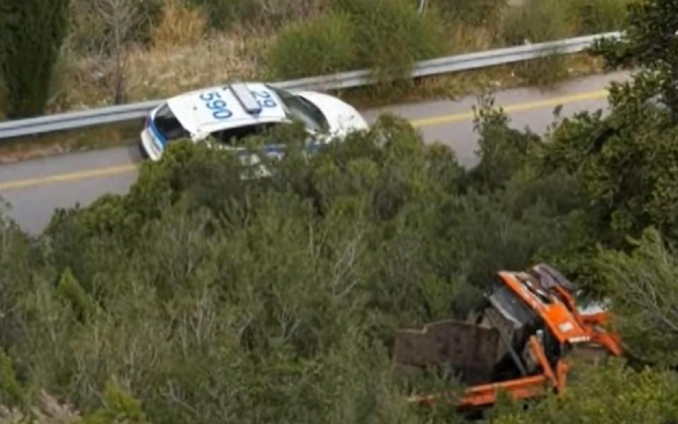 βοιωτία-φορτηγό-έπεσε-σε-γκρεμό-δεκάδ-561552325