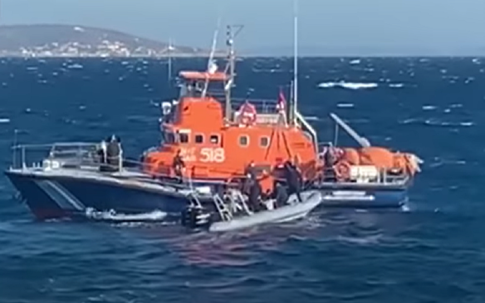 ναυάγιο-στη-χίο-δύο-παιδιά-μεταξύ-των-θ-561559984