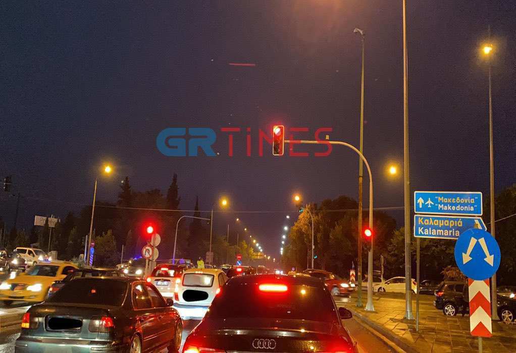 Κακοκαιρία «Μπάλλος» – Θεσσαλονίκη: Κλειστή η Εθνική Οδός στο ύψος Ρεντίνας – Πληροφορίες για εγκλωβισμένους οδηγούς-1