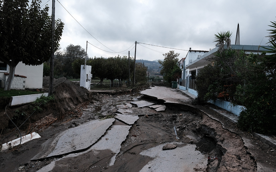 Κακοκαιρία «Αθηνά»: Πού θα χτυπήσει τις επόμενες ώρες – Σε κατάσταση συναγερμού παραμένει η Εύβοια-3