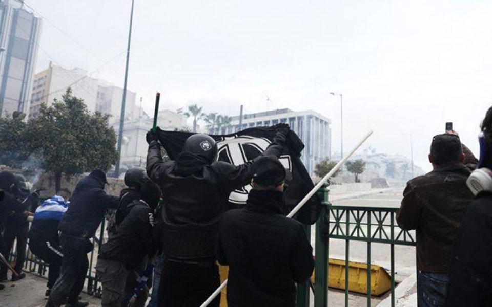 ακροδεξιός-εξτρεμισμός-και-πανδημία-561532459