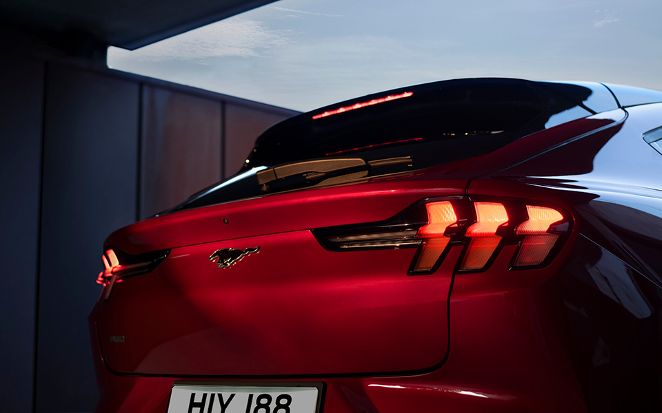 Ford Mustang Mach-E: Ηλεκτρική και ατίθαση-1