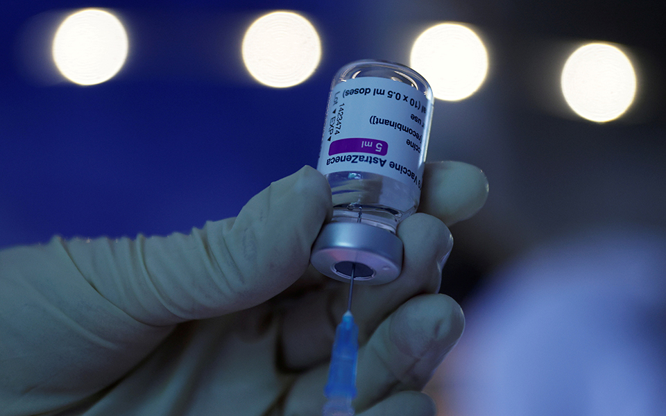 astrazeneca-επιτυχείς-οι-δοκιμές-του-κοκτέιλ-561533395