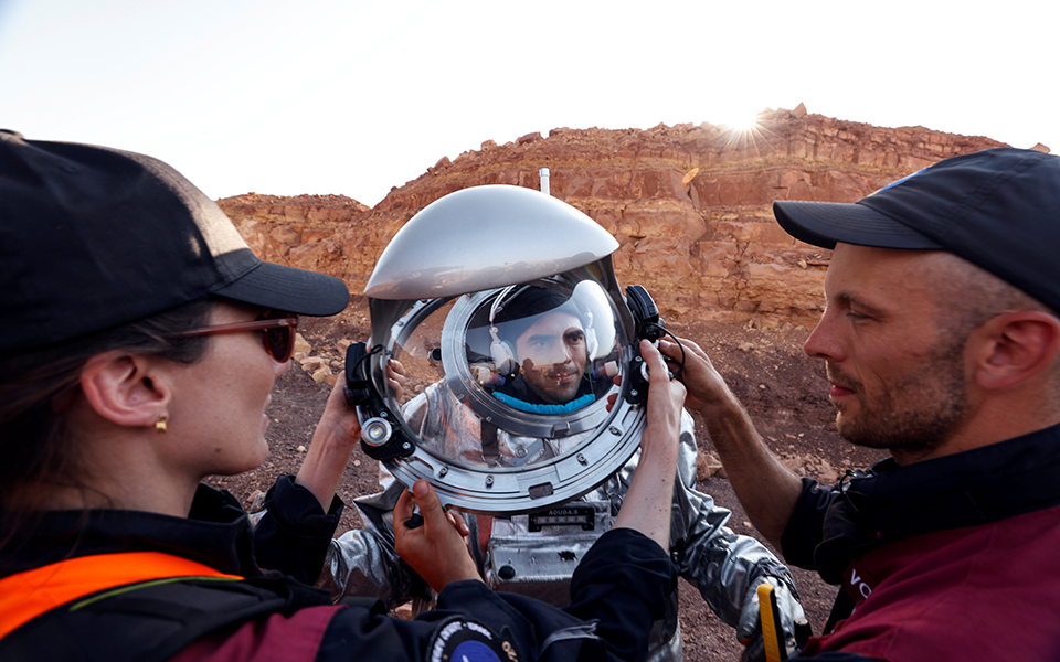 Διάστημα: Προσομοίωση της ζωής στον Άρη, σε βραχώδη κρατήρα στο Ισραήλ (εικόνες)-4