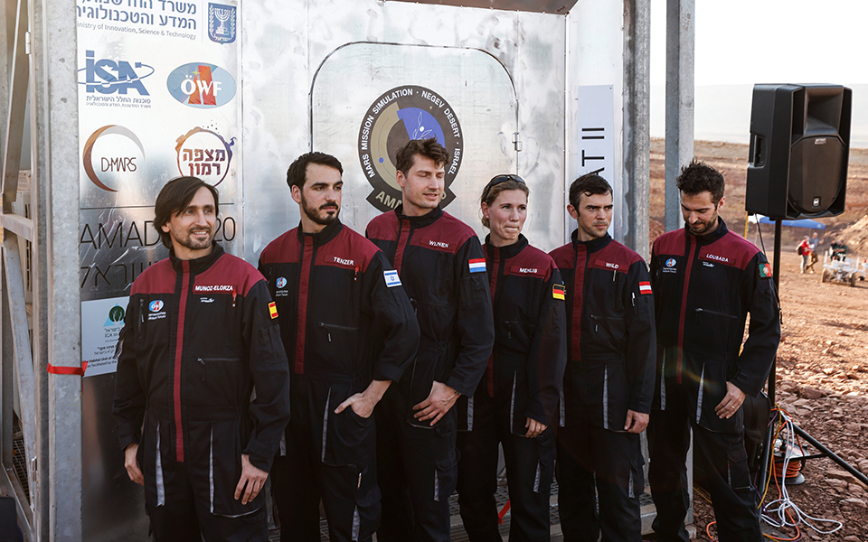 Διάστημα: Προσομοίωση της ζωής στον Άρη, σε βραχώδη κρατήρα στο Ισραήλ (εικόνες)-6