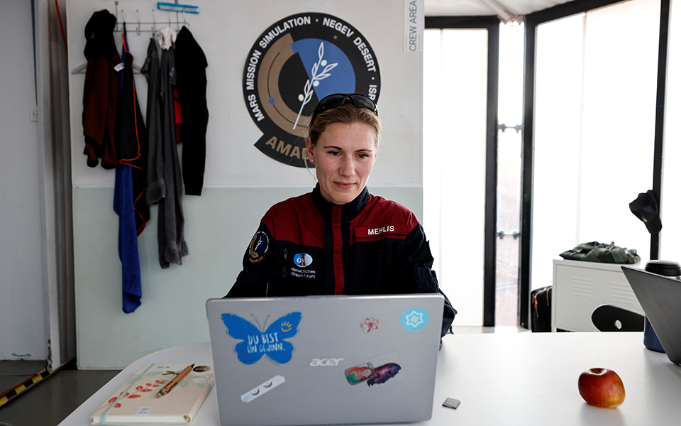 Διάστημα: Προσομοίωση της ζωής στον Άρη, σε βραχώδη κρατήρα στο Ισραήλ (εικόνες)-2