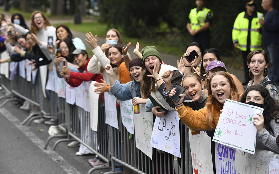 η-πανηγυρική-φθινοπωρινή-επιστροφή-τ-561533992