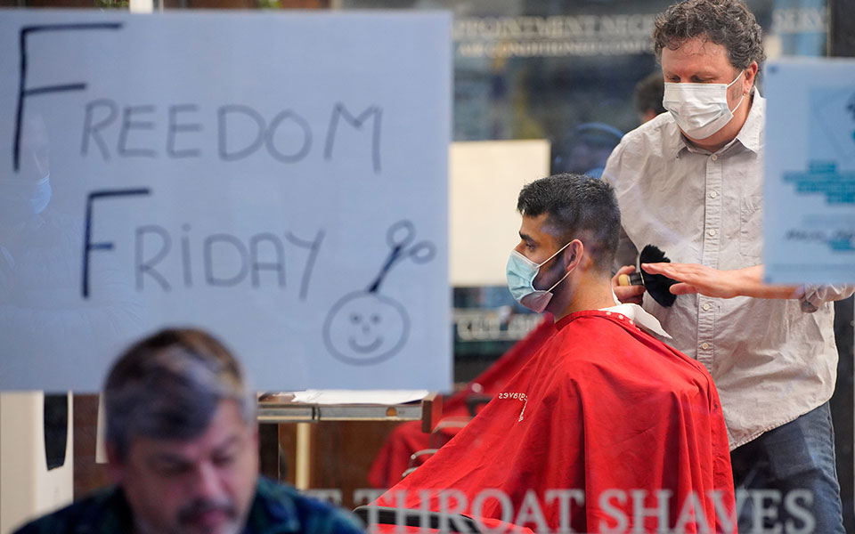 «Φτου ξελευθερία»: Η Μελβούρνη βγαίνει από το μεγαλύτερο lockdown παγκοσμίως-1