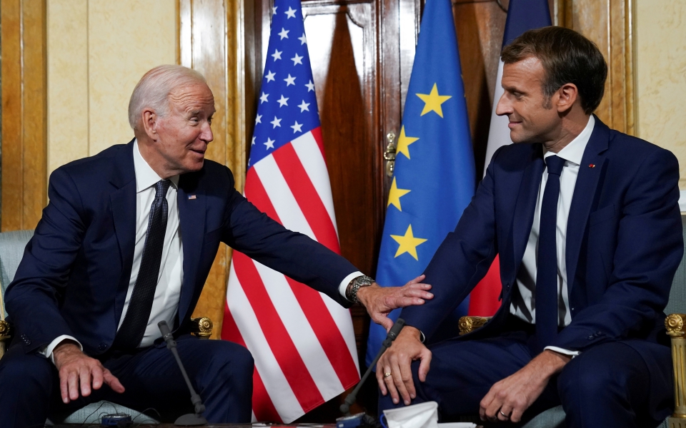 θερμό-τετ-α-τετ-μπάιντεν-μακρόν-μετά-561562291