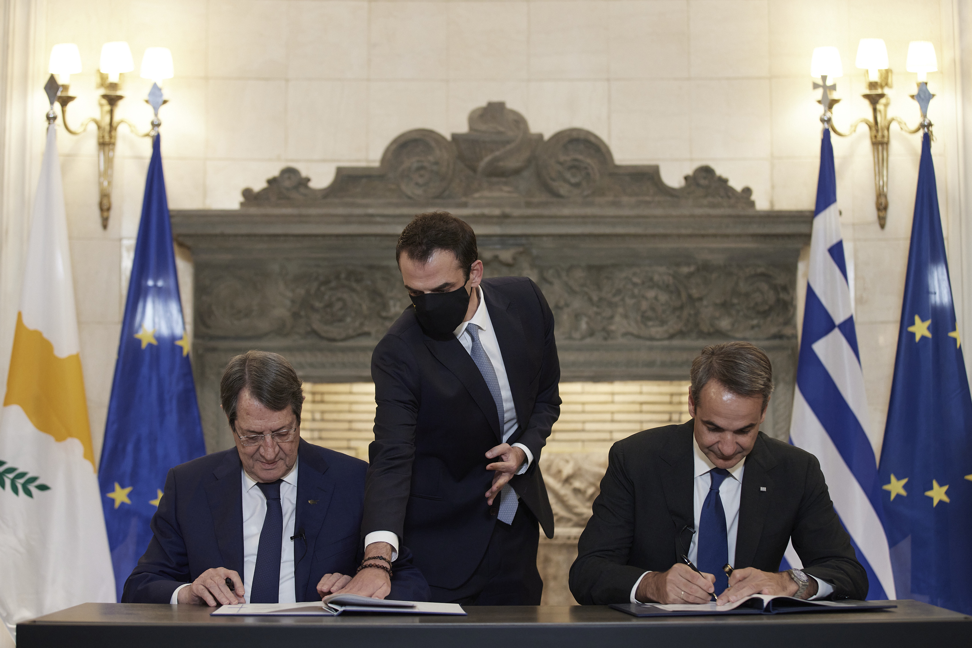 Συνάντηση Μητσοτάκη – Αναστασιάδη: Αμέριστη στήριξη στην Κύπρο – «Όχι» σε λύση δύο κρατών-1