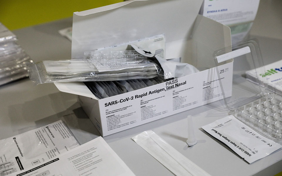 self-test-από-αύριο-η-δωρεάν-διάθεση-στους-μαθ-561537406