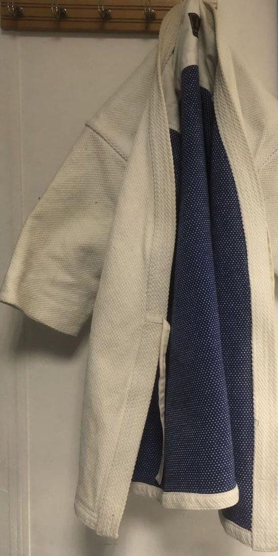 Νέα Ερυθραία: Αυτοσχέδια δρεπάνια, ξίφος και τσεκούρι βρέθηκαν στο σπίτι του 40χρονου (εικόνες)-2