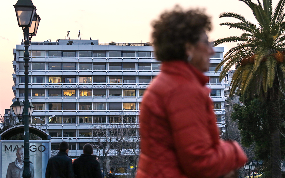 ιστορίες-παραλογισμού-με-κατασχέσει-561532735