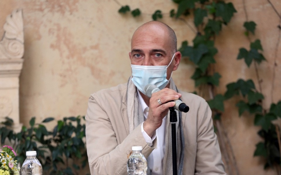 ο-γιάννης-μόσχος-νέος-καλλιτεχνικός-δ-561520303