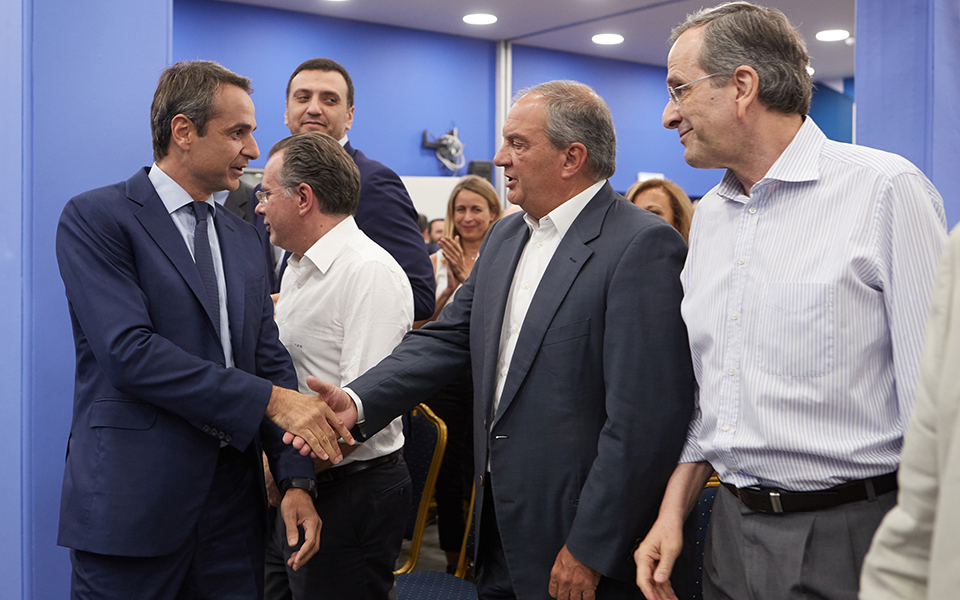 ανάλυση-ο-καραμανλής-και-η-ενότητα-της-561537193